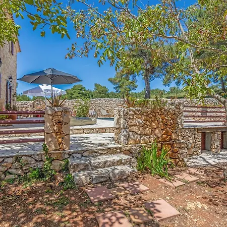 Villa Ira