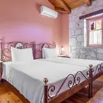 Ira Villa