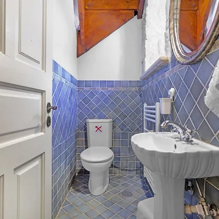 Willa Ira Agios Leon