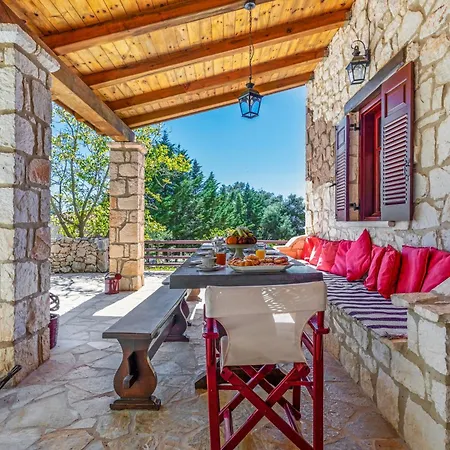 Ira Villa Agios Leon