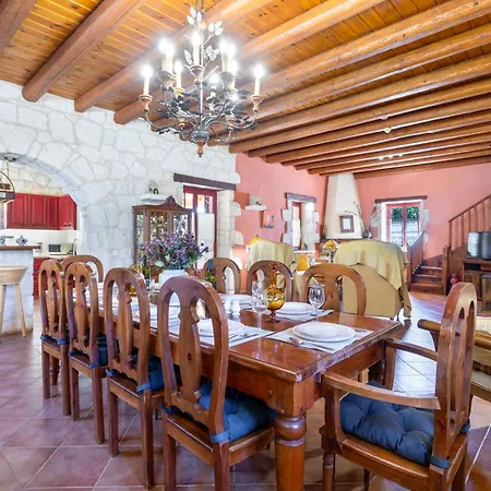 Ira Villa Agios Leon